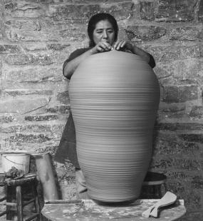 Toshiko Takaezu, 1974